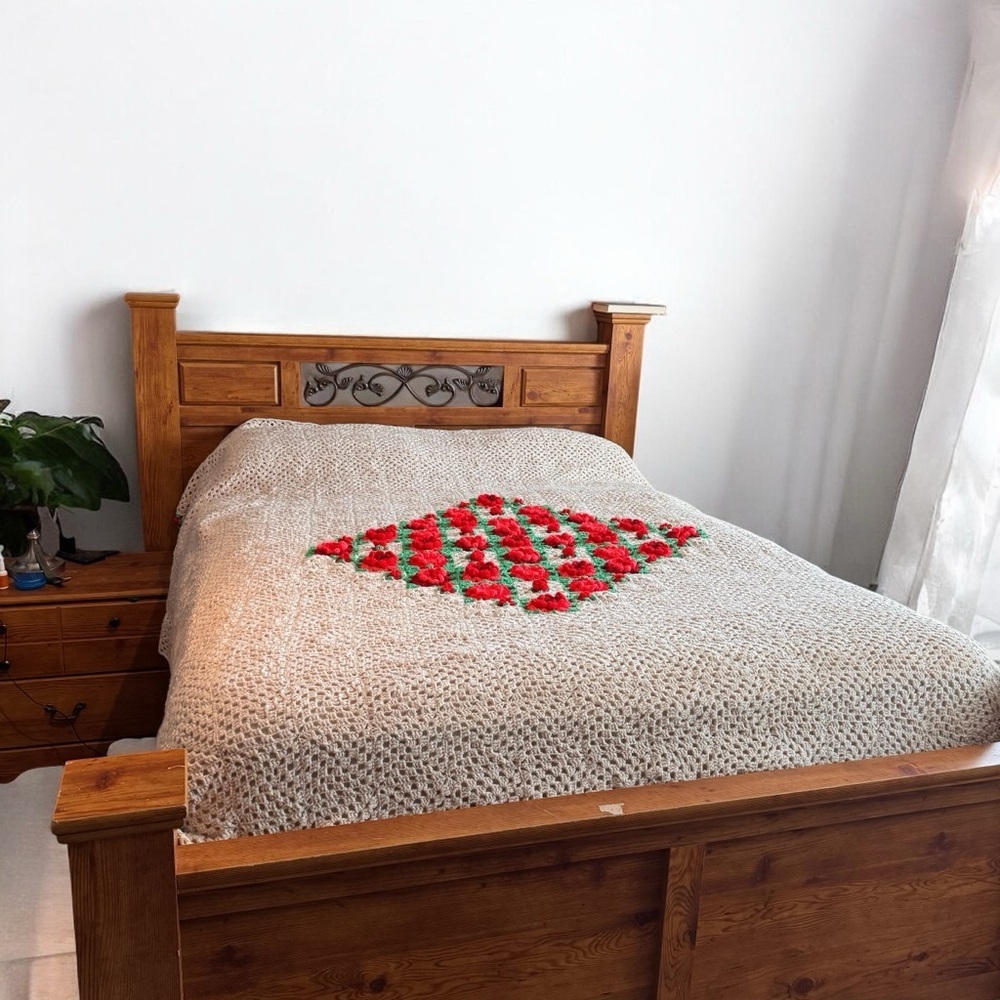 Vintage King Size Cottagecore Boho Square 3-D Roses Crocheted Blanket 96” x 96” - Picture 12 of 12